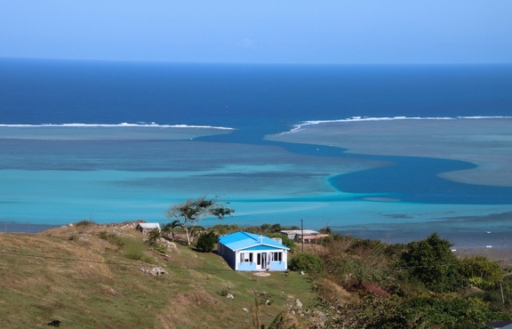 c est une maison bleue  .